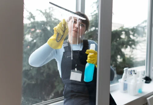Nettoyage de vitres intérieures et extérieures à Fursac